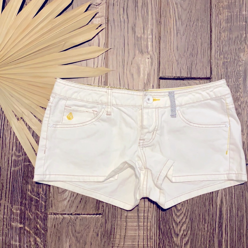 Volcom jean wasteland 2” shorts size 5